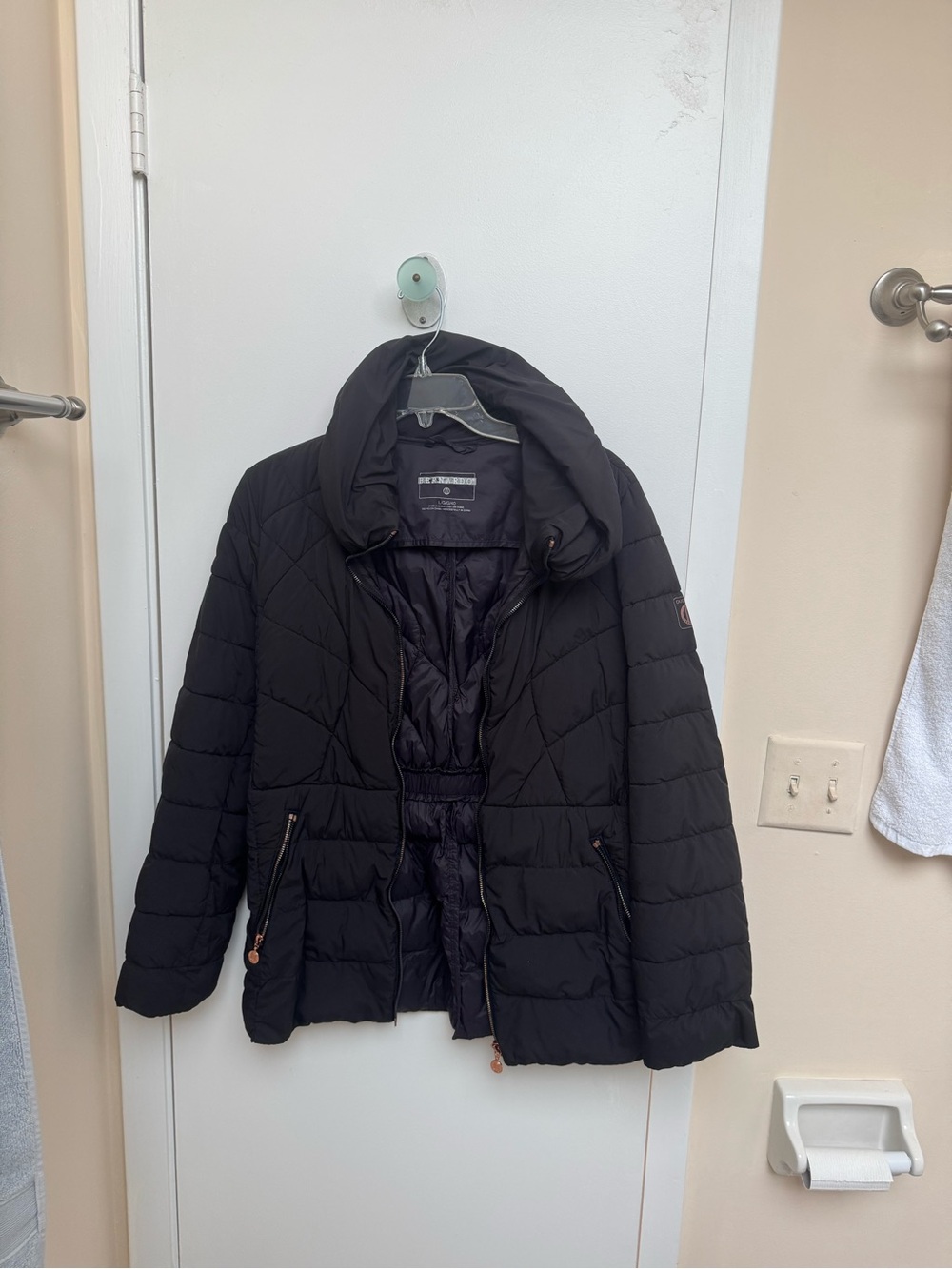 Bernardo black Quilted Puffer Jacket with cinched waist and Hood - Women